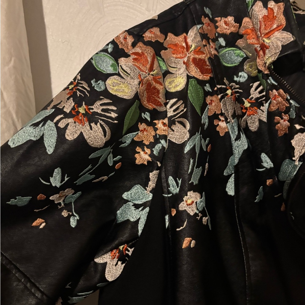 Colleen Lopez Black Jacket with Multicolor Floral Embroidery - Picture 3 of 7
